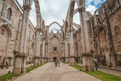 zrujnowany kościół w Lizbonie
