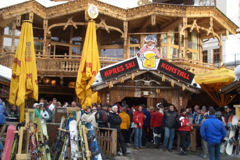 kuhlstall apres ski bar